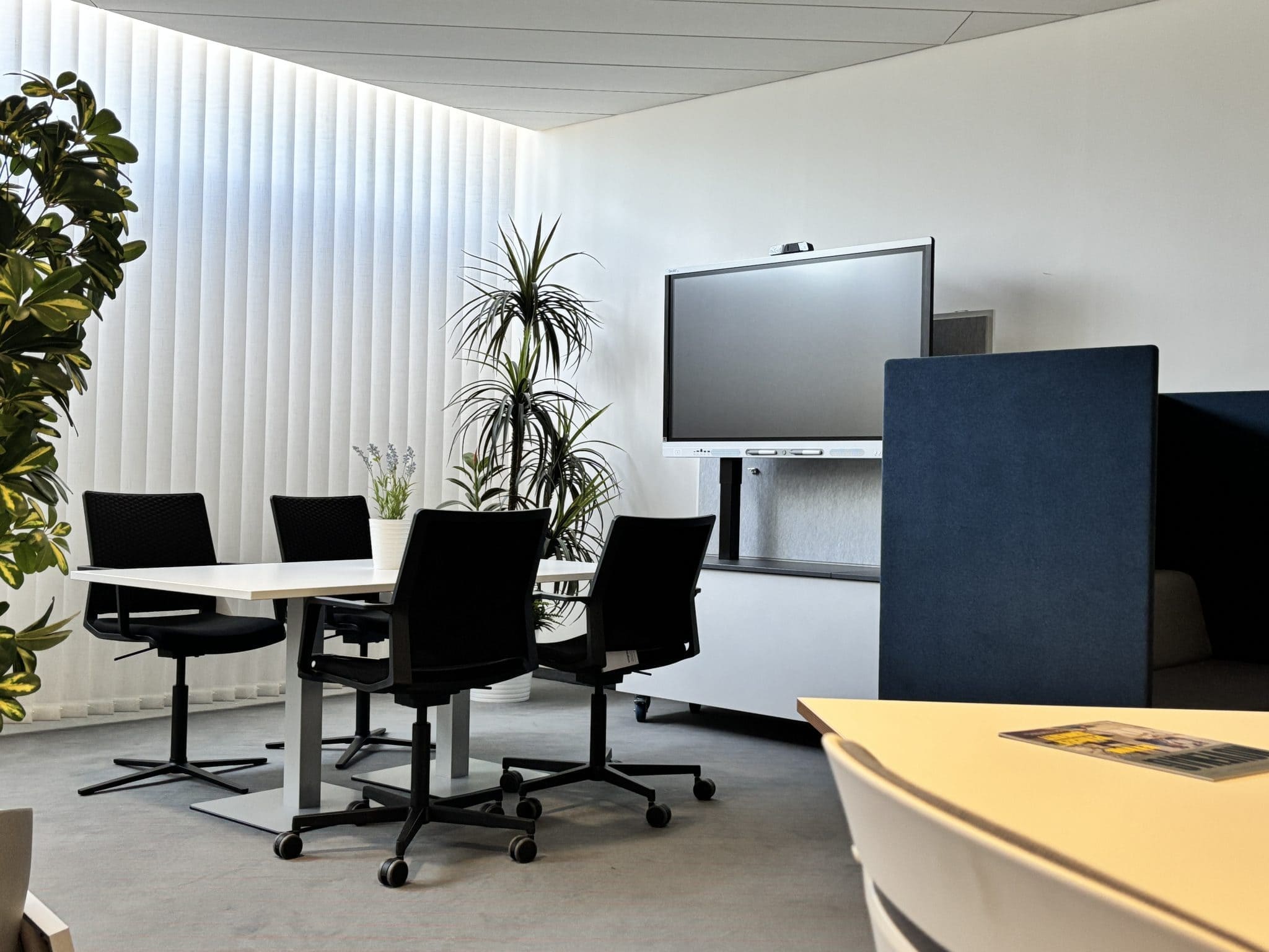 TransBoardBox - Der Barrierefreie mobile Diplayständer für Büro und Werkstatt